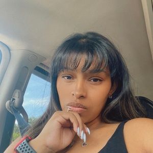 Meet your Posher, Yessenia